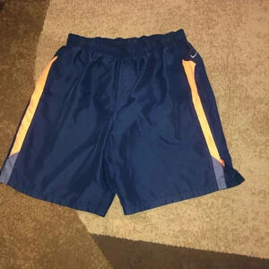 Nike men’s shorts sz med